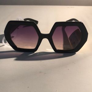 NWT Lila Vargas Sunglasses